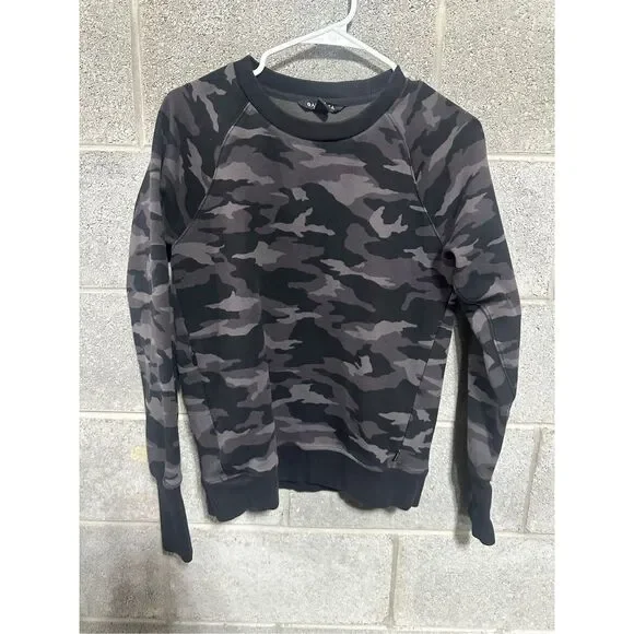 ATHLETA Triumph Camo Long Sleeve Crewneck Pullover Athletic Sweatshirt S - Picture 1 of 3